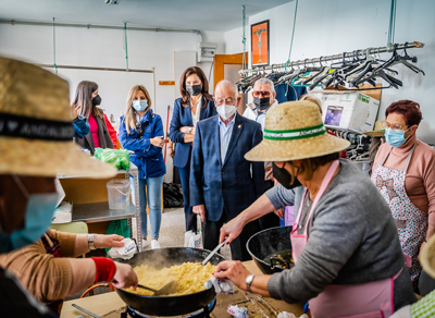 Roquetas de Mar celebra el Da de Andaluca con una gran participacin vecinal disfrutando de las tradicionales migas