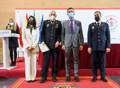 El alcalde reconoce a los Bomberos con una felicitacin individual a sus miembros por su “vala y disposicin de servicio” durante la pandemia