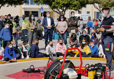 Noticia de Almería 24h: Medio millar de escolares de los CEIPs de Adra disfrutan de una exhibición con Bomberos del Poniente