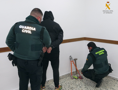 La Guardia Civil detiene a 5 personas por el robo de 5900 metros de cable de cobre en Zurgena y Cantoria