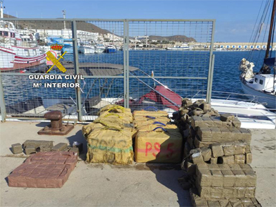 Noticia de Almería 24h: La Guardia Civil incauta 773 kilogramos de hachís en un doble fondo de una embarcación de recreo