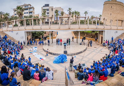 Los escolares de Roquetas de Mar participan en la V Marcha Solidaria con motivo del Da Mundial del Autismo