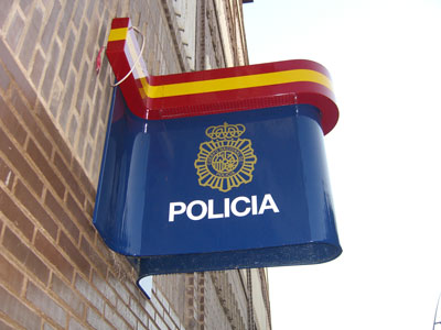 Noticia de Almería 24h: La Policía Nacional detiene en Almería a tres hombres que agredieron a una mujer para robarle el móvil