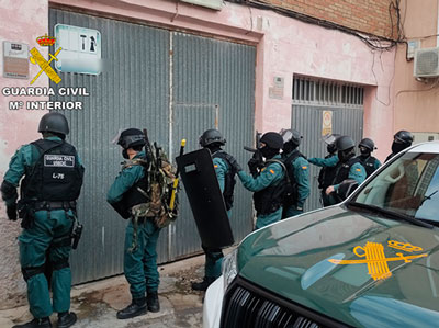 Noticia de Almería 24h: Desmantelan dos organizaciones criminales asentadas en Almería y Málaga, hay 35 detenidos e intervienen más de 15 toneladas de hachís