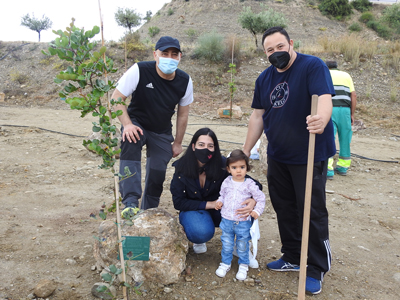 Noticia de Almería 24h: El Ayuntamiento conmemora el Día Mundial del Medio Ambiente con una plantación de árboles con los nombres de los niños nacidos en 2021