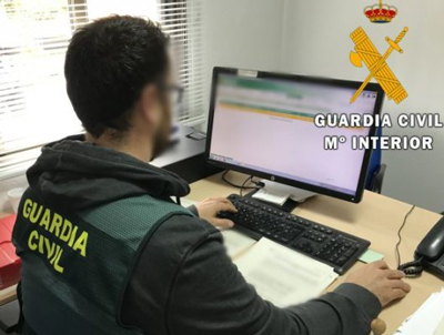 Noticia de Almera 24h: Entra a robar a un bar y para coger la caja registradora suelta el mvil dejndoselo en el local