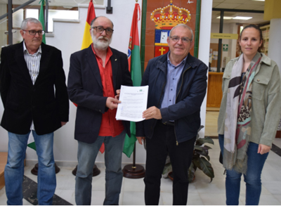 El Ayuntamiento y Alcohólicos Rehabilitados De Almería Firman Un Convenio  Para La Promoción De Campañas Contra El Consumo De Alcohol