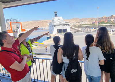 Noticia de Almería 24h: Alumnos del IES Sabinar de Roquetas de Mar visitan el Puerto de Almería