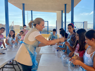 Noticia de Almería 24h: Un taller de mini huertos para concienciar a escolares sobre el medio ambiente