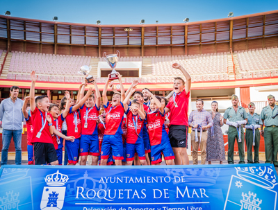 Cerca de 700 alumnos de la Escuela Municipal de Fútbol de Roquetas de Mar despiden la temporada 2021/2022