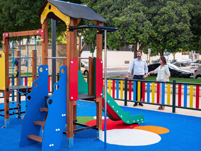El barrio de la Vega de Acá estrena dos nuevas zonas de ocio al aire libre, ambas con parque infantil y área de calistenia