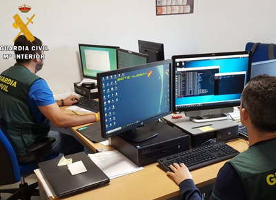 La Guardia Civil de Almería alerta de un aumento de ciberdelincuentes que suplantan a entidades bancarias