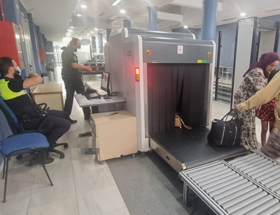 Noticia de Almera 24h: La Polica Portuaria estrena escner para la inspeccin de equipajes en el Puerto de Almera
