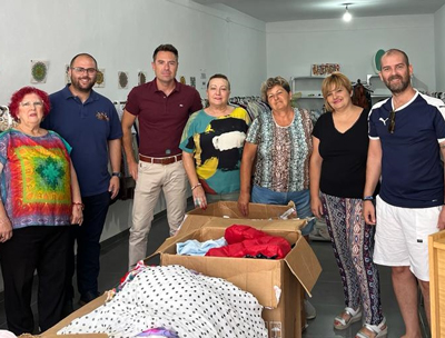 Noticia de Almería 24h: El Consorcio del Sector II fomenta la economía circular y hace entrega de 300 prendas al ropero de Rioja