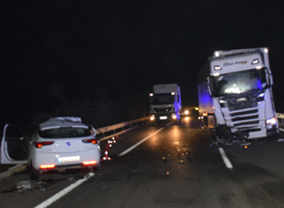 Noticia de Almería 24h: Circula más de diez kilómetros en sentido contrario por la autovía A-7 hasta chocar frontalmente con un camión de gran tonelaje
