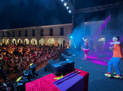 Pica-Pica llena la Plaza Porticada de Berja con su gira del dcimo aniversario