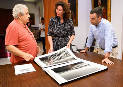 Noticia de Almería 24h: El Ayuntamiento renueva su compromiso con el colectivo de fotografía ‘Desencuadre’