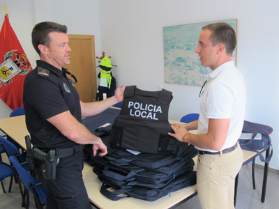 Noticia de Almería 24h: La Policía Local de Vera recibe los primeros 15 nuevos chalecos antibalas 