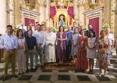 Noticia de Almería 24h: Los almerienses expresan su devoción a la Virgen del Mar en la tradicional Ofrenda Floral