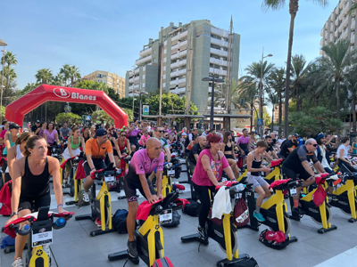 Los almerienses se ponen en forma en la Plaza de las Velas con el Bike Challenge