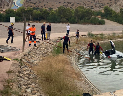 Noticia de Almería 24h: Rescatan del interior de su vehículo al hombre que cayó al pantano de Cuevas del Almanzora