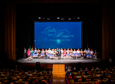 Homenaje a los mayores de Roquetas de Mar con entrega de distinciones y reconocimientos en una emotiva gala