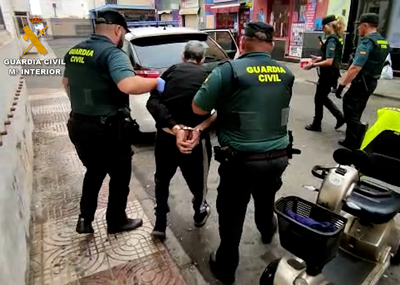 Noticia de Almería 24h: La Guardia Civil esclarece 53 delitos y detiene en Roquetas de Mar a 6 personas como sus autores