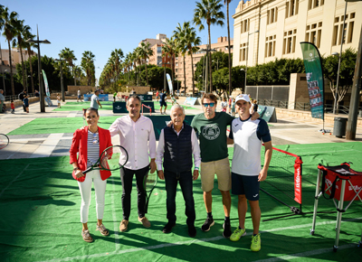Noticia de Almería 24h: Más de 150 niños disfrutan en la Rambla con el hábito saludable de jugar al tenis 