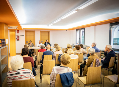 Noticia de Almera 24h: Jos Antonio Santano protagoniza ‘Caf con letras’ en la Biblioteca Municipal de Aguadulce