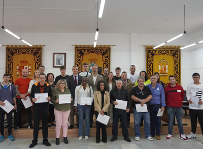 Endesa entrega los certificados a los 27 alumnos que han superado con éxito la tercera edición del curso sobre tareas de desmantelamiento en Carboneras 
