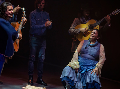 El gran despliegue de talento de Farrucos y Fernández enamora en su ‘Cuento de Navidad’ flamenco