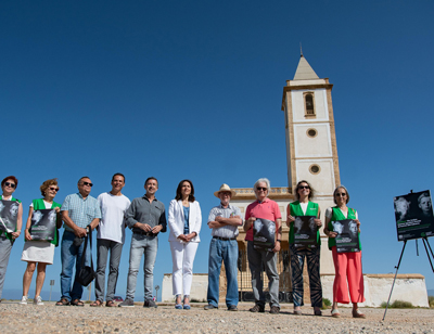 La Asociación Española Contra el Cáncer de Almería recoge más de 1.600 firmas para que el P.N. Cabo de Gata-Níjar sea declarado libre de humo