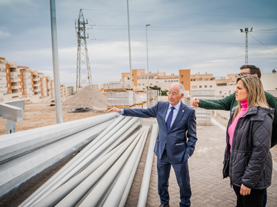 Noticia de Almería 24h: El alcalde visita las obras de la Avenida Muñoz Seca para comprobar la recta final de esta remodelación 