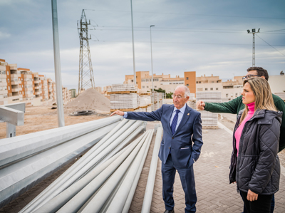 Noticia de Almera 24h: El alcalde visita las obras de la Avenida Muoz Seca para comprobar la recta final de esta remodelacin 