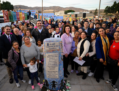 Noticia de Almería 24h: Almería rinde homenaje a Carmen Mora con el descubrimiento de un monolito en la plaza a la que da nombre, junto a la Escuela Infantil Los Almendros