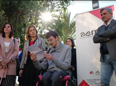 Noticia de Almería 24h: AEMA e instituciones visibilizan en el Día de la Esclerosis Múltiple a las personas afectadas y reivindican sus derechos