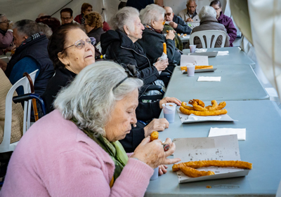 Noticia de Almería 24h: Los mayores de la Residencia de Ancianos Virgen del Rosario disfrutan de una chocolatada navideña 