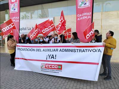 CCOO sanidad Almera se concentra para exigir la promocin de los Auxiliares Administrativos