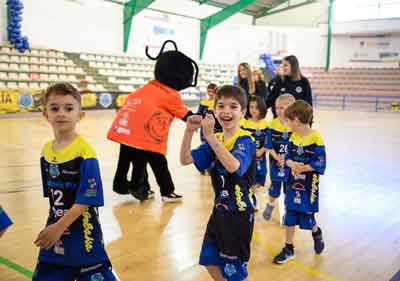Noticia de Almería 24h: Más de 300 jugadores y 25 equipos forman la familia del Club Balonmano Bahía de Almería