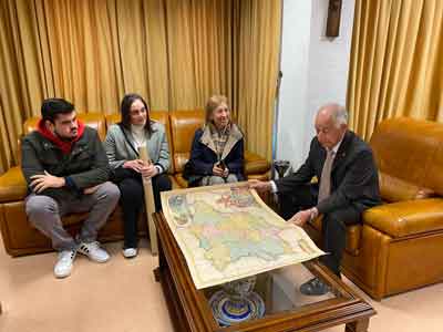 El alcalde recibe a la Asociación 250 aniversario Ciudad Roquetas de Mar