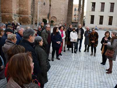 Amigos de la Alcazaba inicia con el entorno de la Catedral una serie visitas guiadas urbanas nocturnas