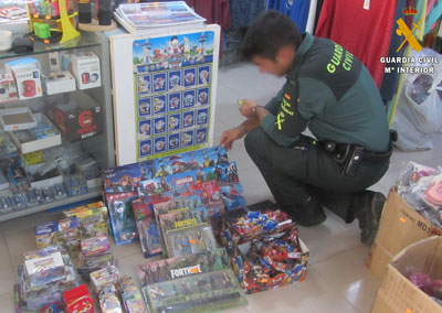 La Guardia Civil realiza 11 inspecciones y retira más de 1500 juegos y juguetes por infracciones contra la ley de contrabando