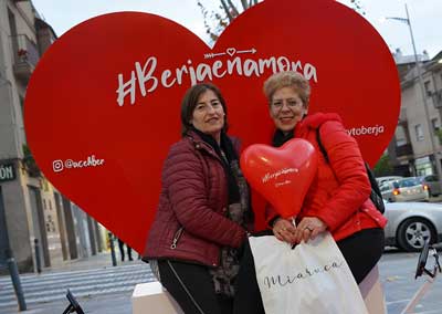 Los corazones llegan a las calles de Berja para impulsar el comercio local en San Valentín