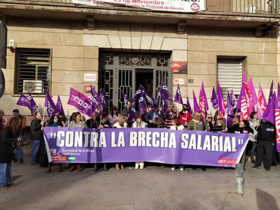 Noticia de Almera 24h: UGT y CCOO se concentran contra la brecha de gnero