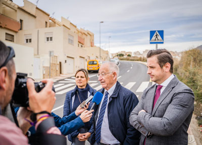 Noticia de Almería 24h: El Ayuntamiento de Roquetas de Mar concluye las obras de abastecimiento y asfaltado de la calle Movimiento Indaliano