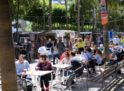 La mejor gastronoma del mundo, una ruta motera y el primer planetario mvil de Almera dinamizarn el centro este fin de semana