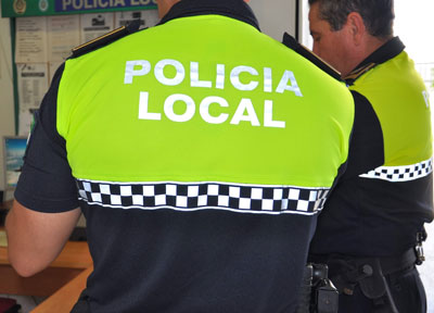 Noticia de Almería 24h: La Policía Local de Huércal-Overa detiene a dos varones como presuntos autores de un delito de robo con fuerza en un restaurante 