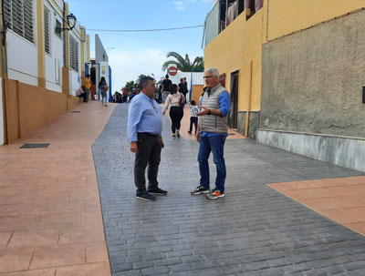 Ismael Torres visita los trabajos realizados para la mejora de los accesos al CEIP Buenavista 