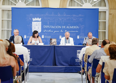 Noticia de Almería 24h: El Patio de Luces acoge la presentación de la novela ‘Los refugios del Sur’, de Miguel Guerrero Antequera