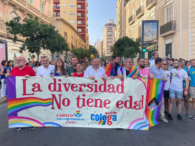 Noticia de Almería 24h: Una marea arcoíris recorre Almería en defensa de los derechos LGTBIQ+ en el Orgullo